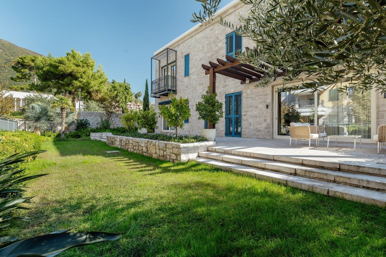 Апартаменты в Херцег-Нови, Черногория, 275 м² - фото 2