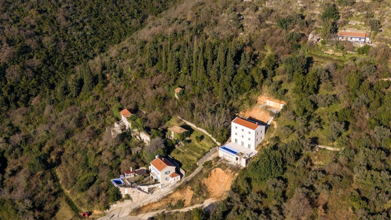 Земля в Тивате, Черногория, 1 954 м² - фото 2