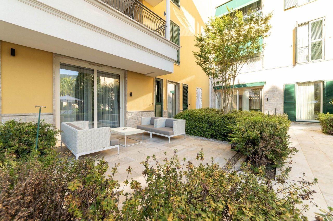 Апартаменты в Херцег-Нови, Черногория, 90 м² - фото 2