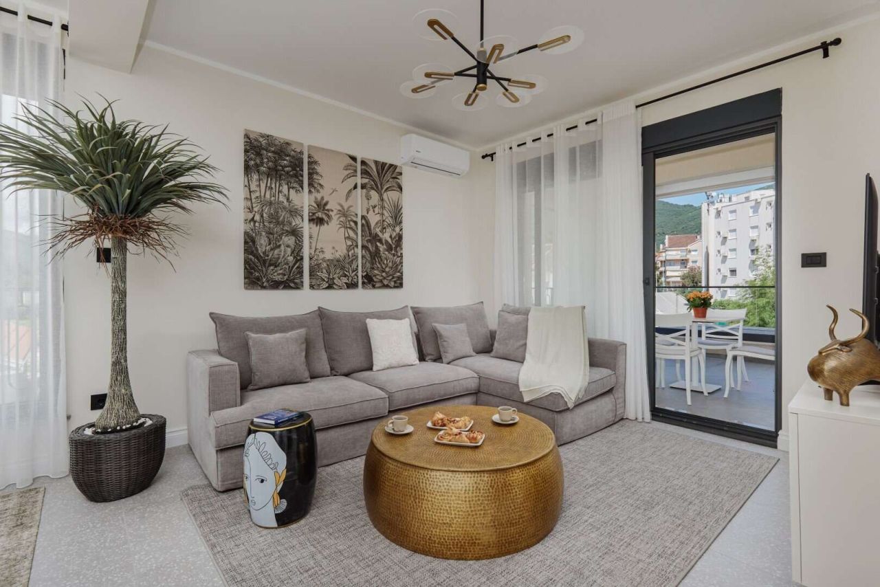 Апартаменты в Тивате, Черногория, 97 м² - фото 2