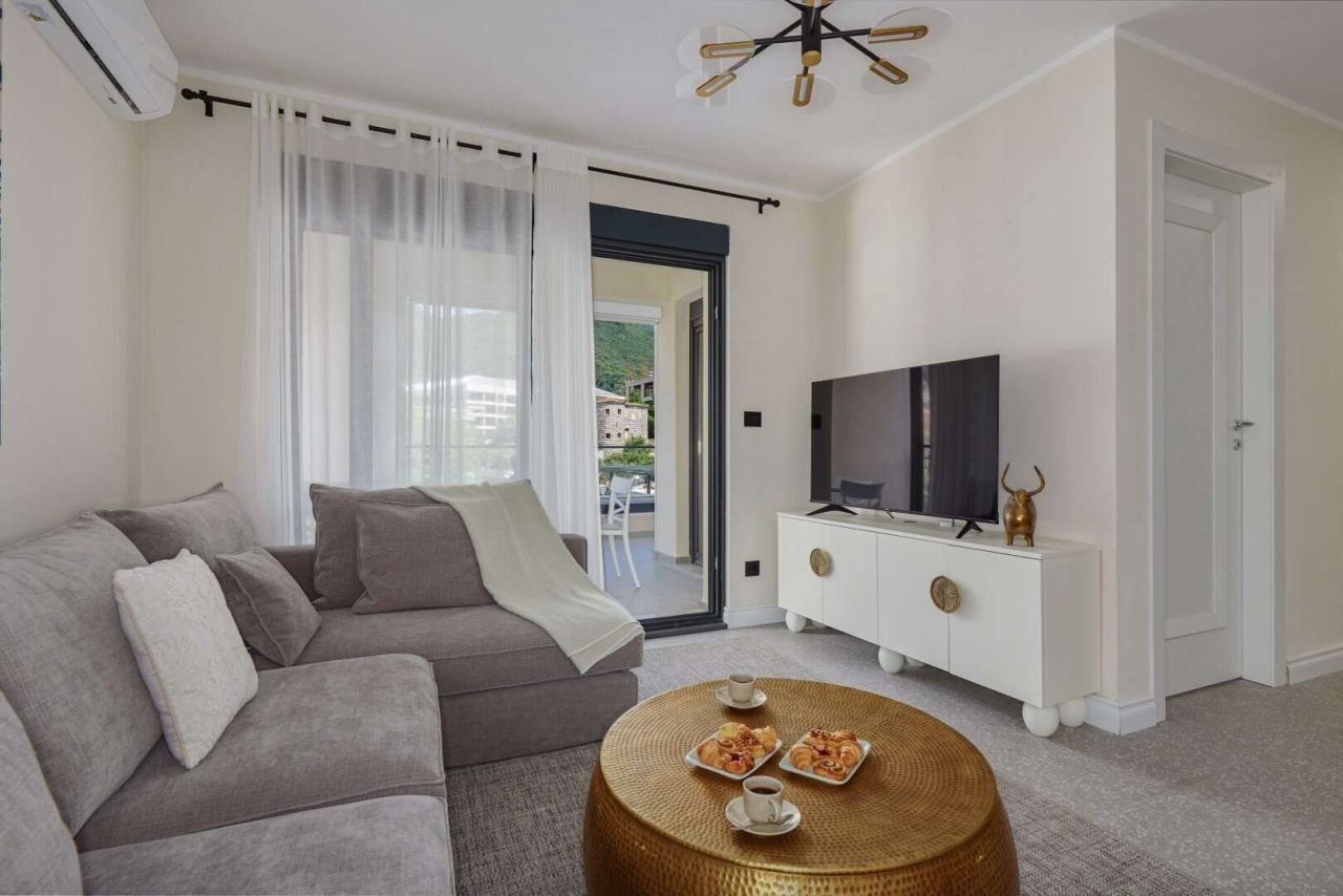 Апартаменты в Тивате, Черногория, 97 м² - фото 3