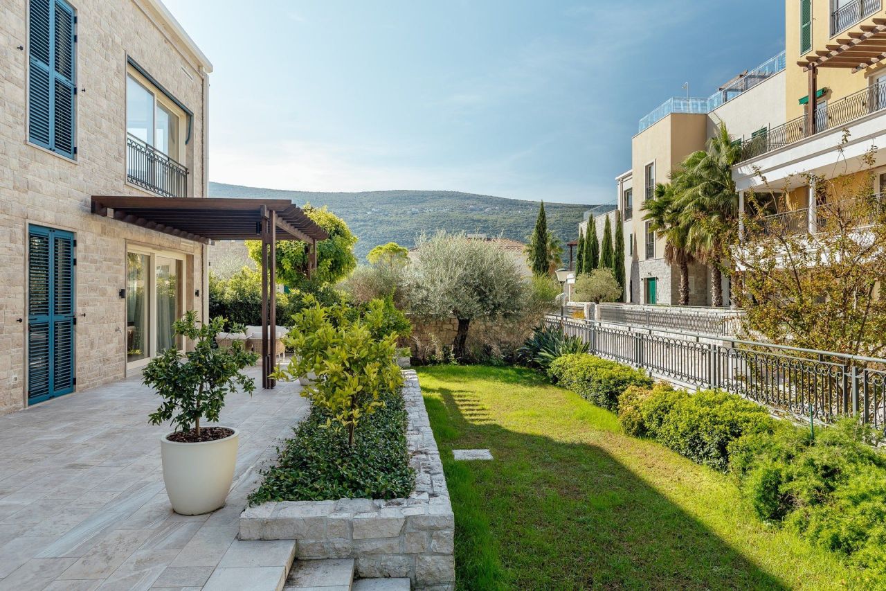 Апартаменты в Херцег-Нови, Черногория, 275 м² - фото 3