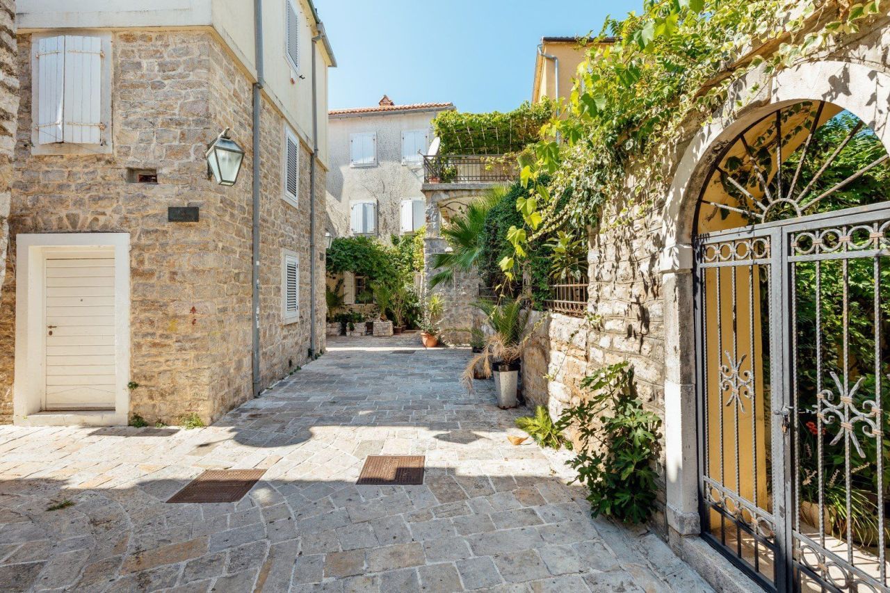 Коммерческая недвижимость в Будве, Черногория, 268 м² - фото 10