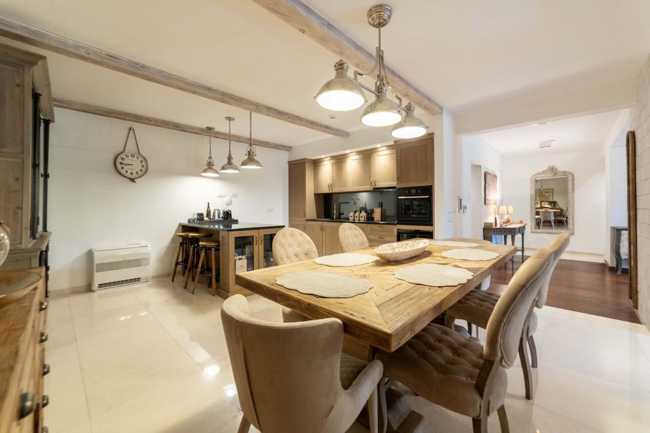 Вилла в Доброте, Черногория, 193 м² - фото 11