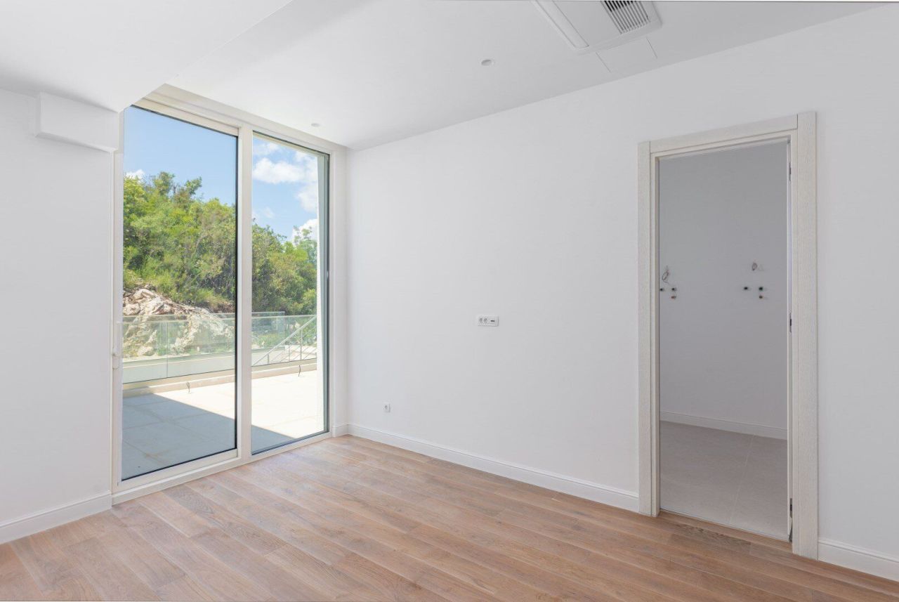 Вилла в Тивате, Черногория, 328 м² - фото 11