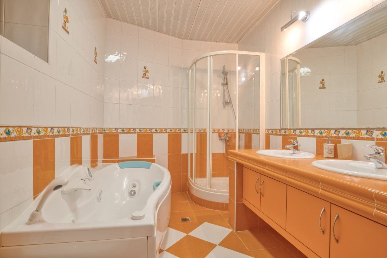 Вилла в Режевичах, Черногория, 311 м² - фото 12