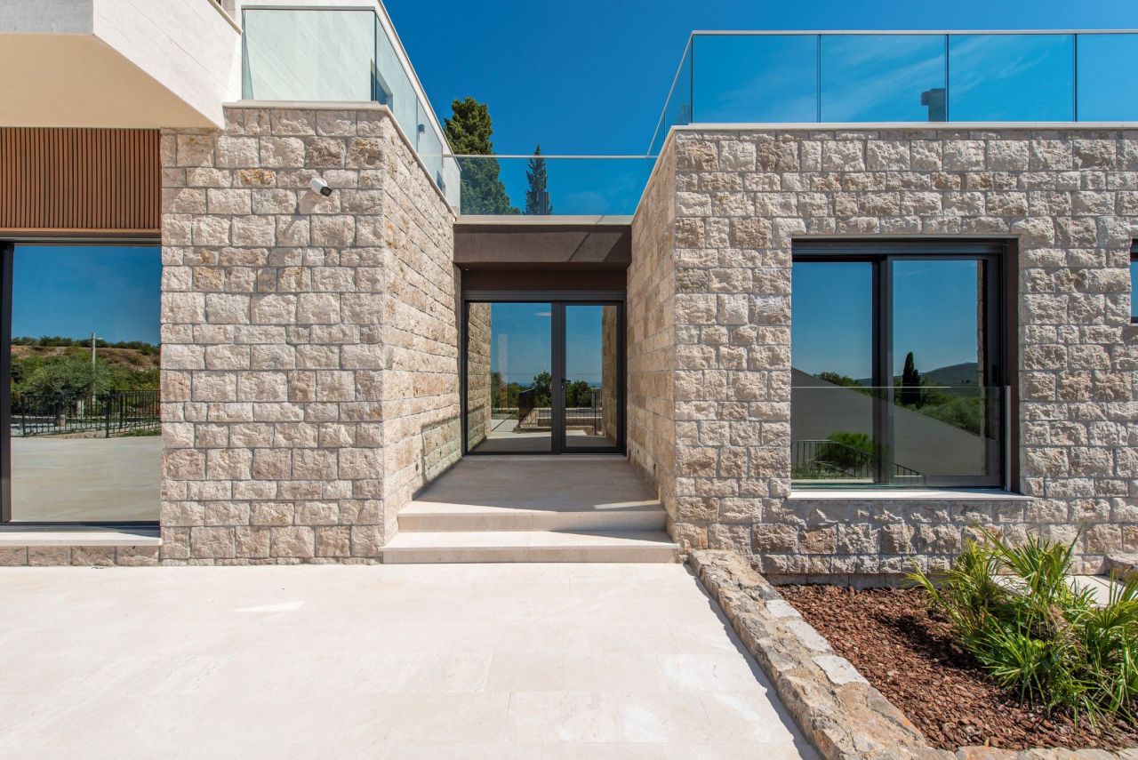 Вилла в Тивате, Черногория, 558 м² - фото 12