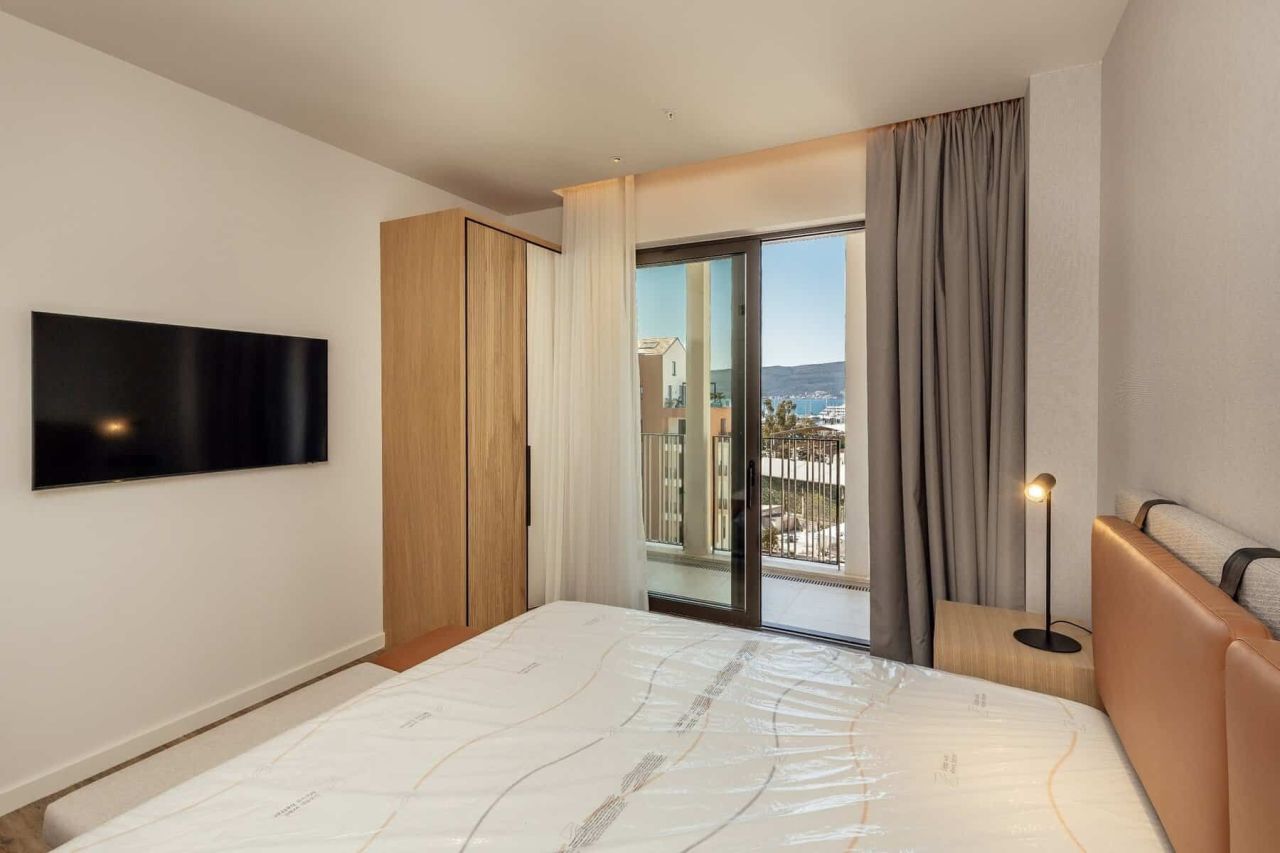 Апартаменты в Тивате, Черногория, 86 м² - фото 12