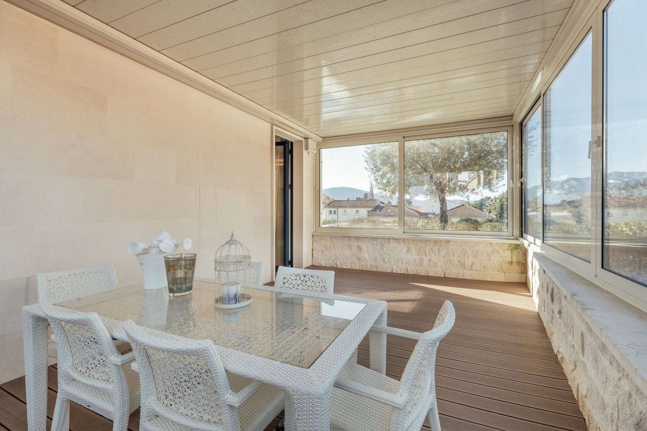 Апартаменты в Тивате, Черногория, 103 м² - фото 14