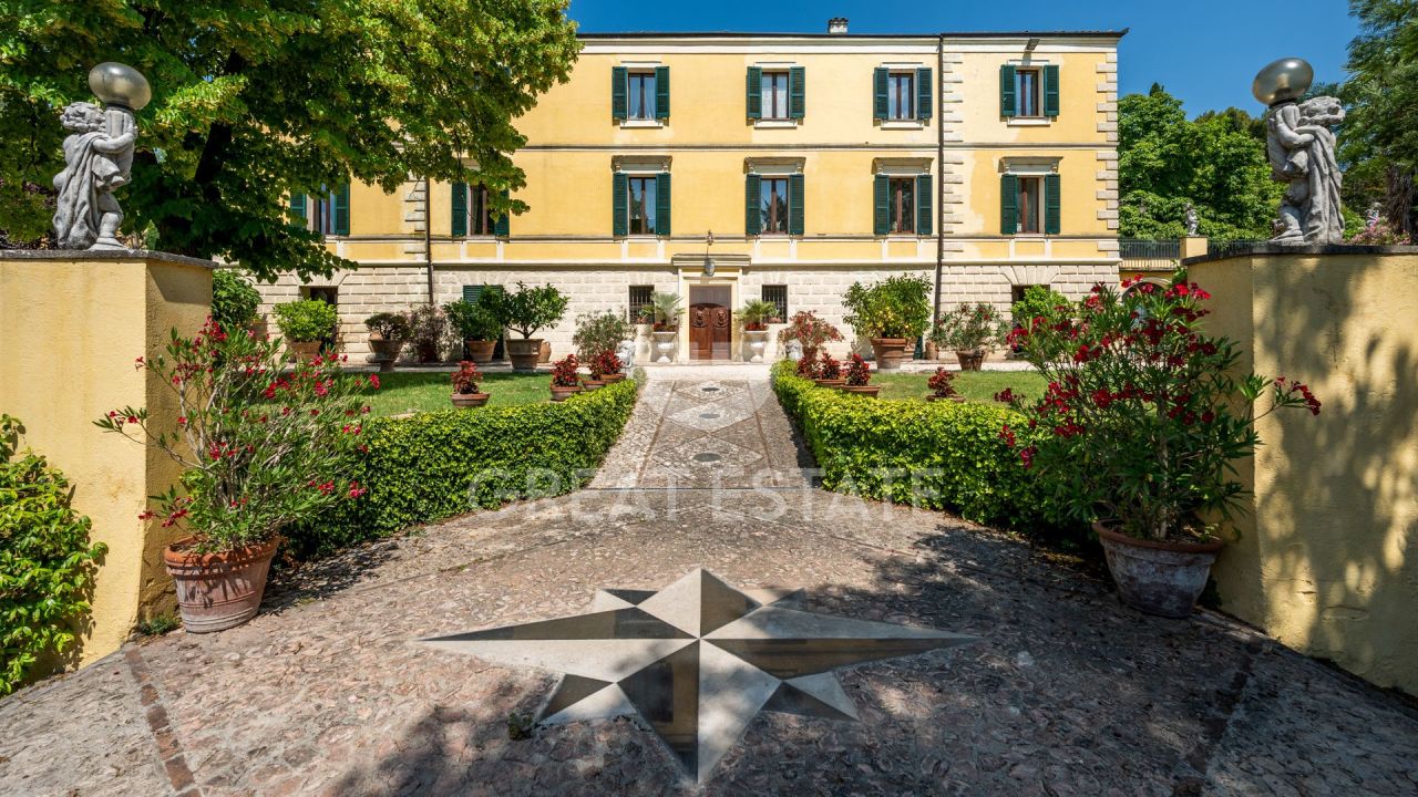 Вилла в Треви, Италия, 553.5 м² - фото 1