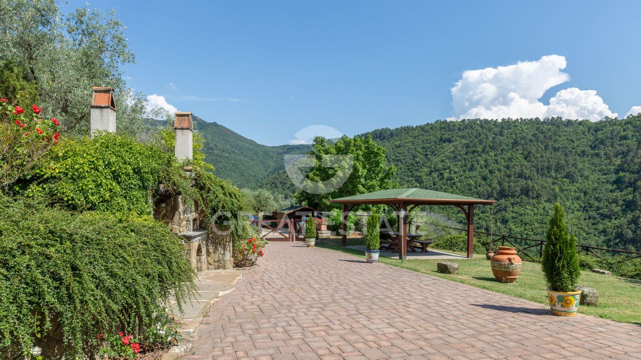 Дом в Реджелло, Италия, 393.25 м² - фото 8