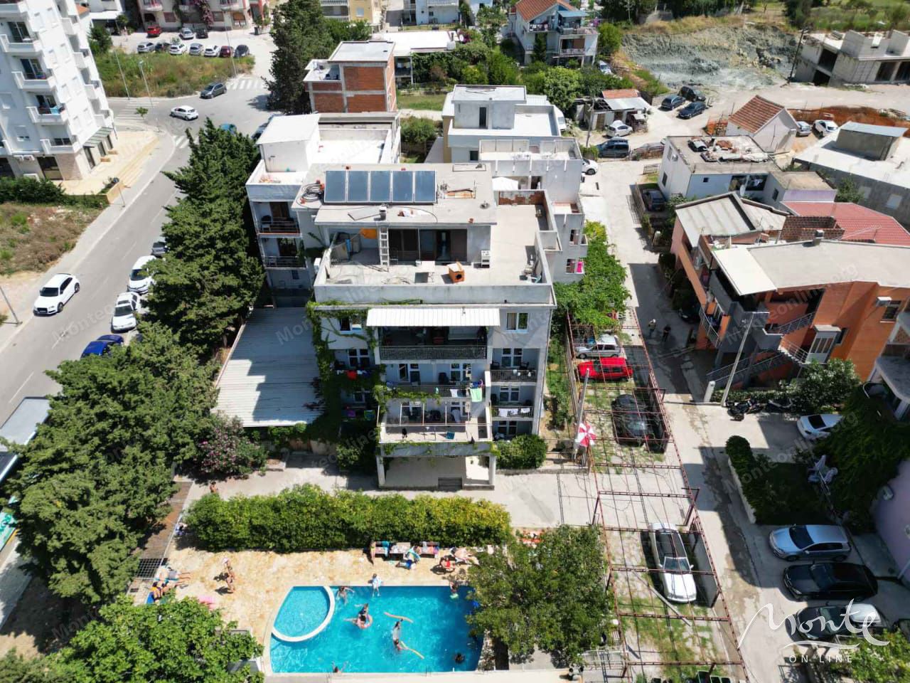 Отель, гостиница в Баре, Черногория, 700 м² - фото 1