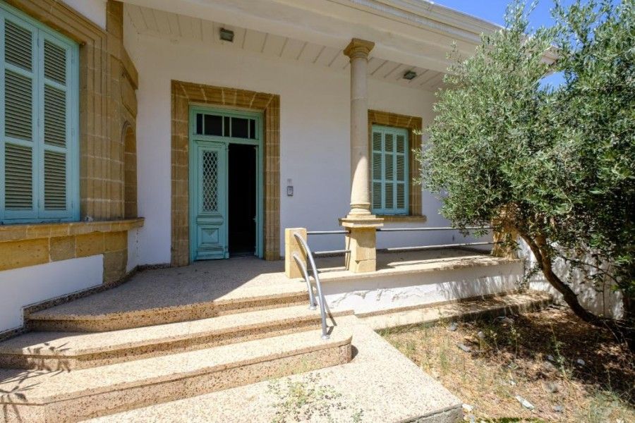 Вилла в Ларнаке, Кипр, 355 м² - фото 1