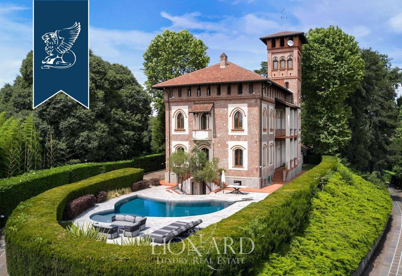 Вилла в Монце, Италия, 1 500 м² - фото 1