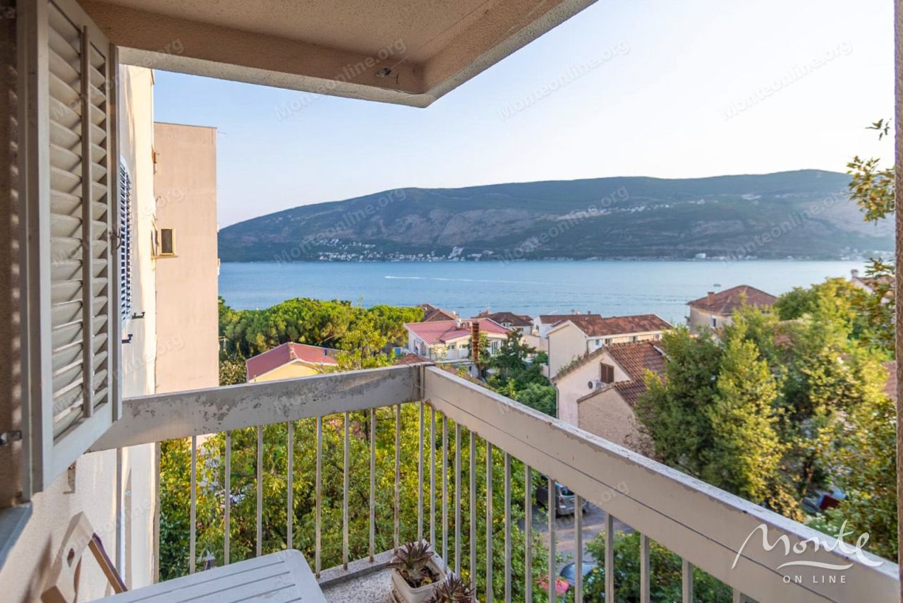 Квартира в Херцег-Нови, Черногория, 56 м² - фото 1