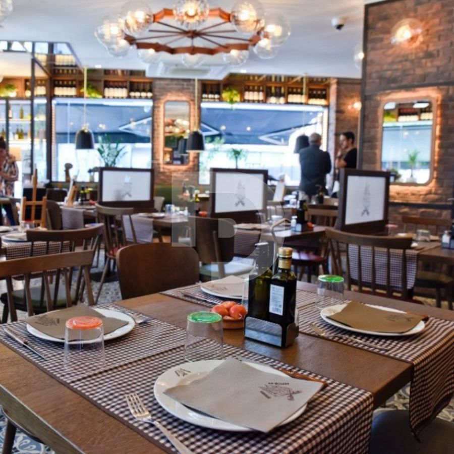 Коммерческая недвижимость в Барселоне, Испания, 181 м² - фото 2