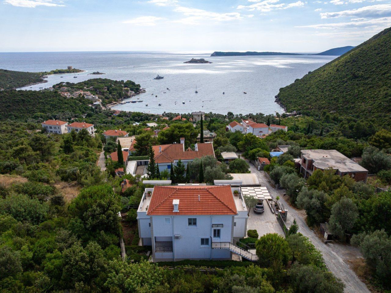 Дом в Херцег-Нови, Черногория, 357 м² - фото 1