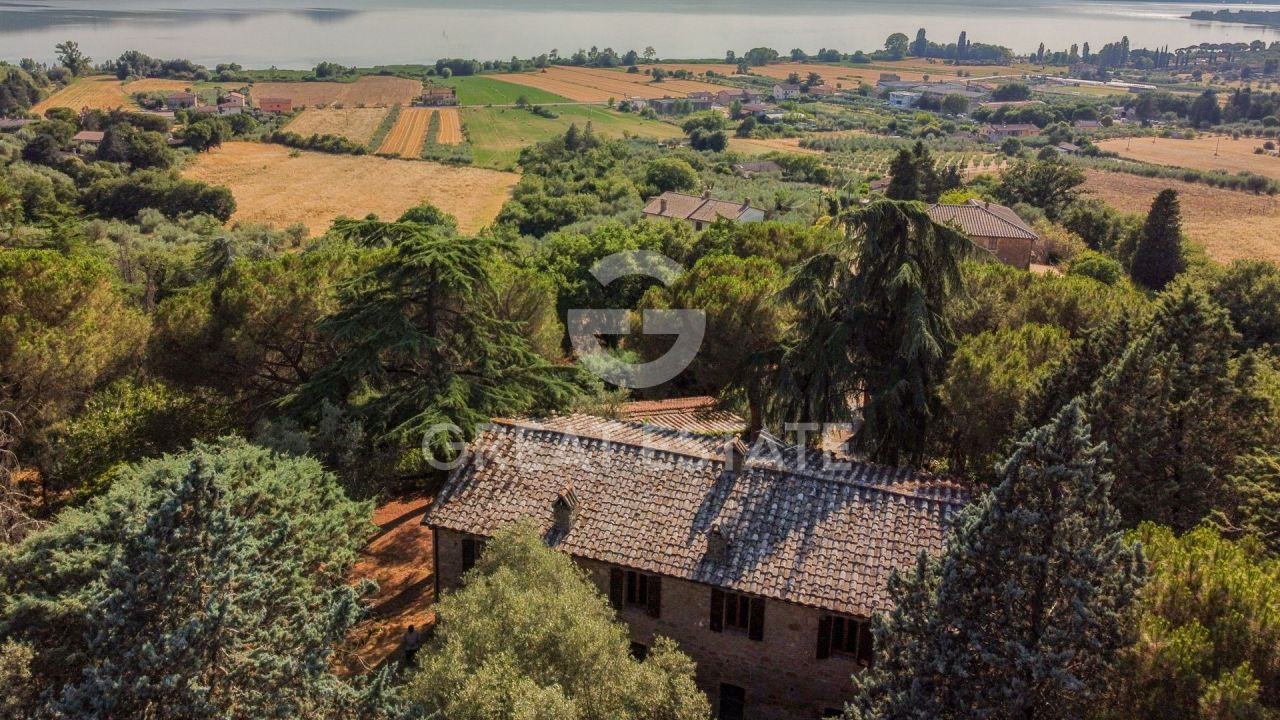 Дом в Маджоне, Италия, 274.6 м² - фото 1
