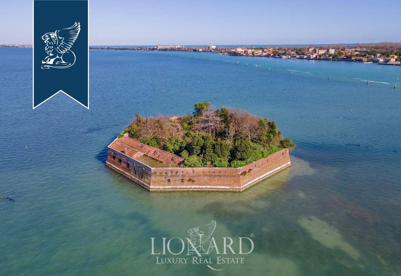 Вилла в Венеции, Италия, 2 400 м² - фото 3