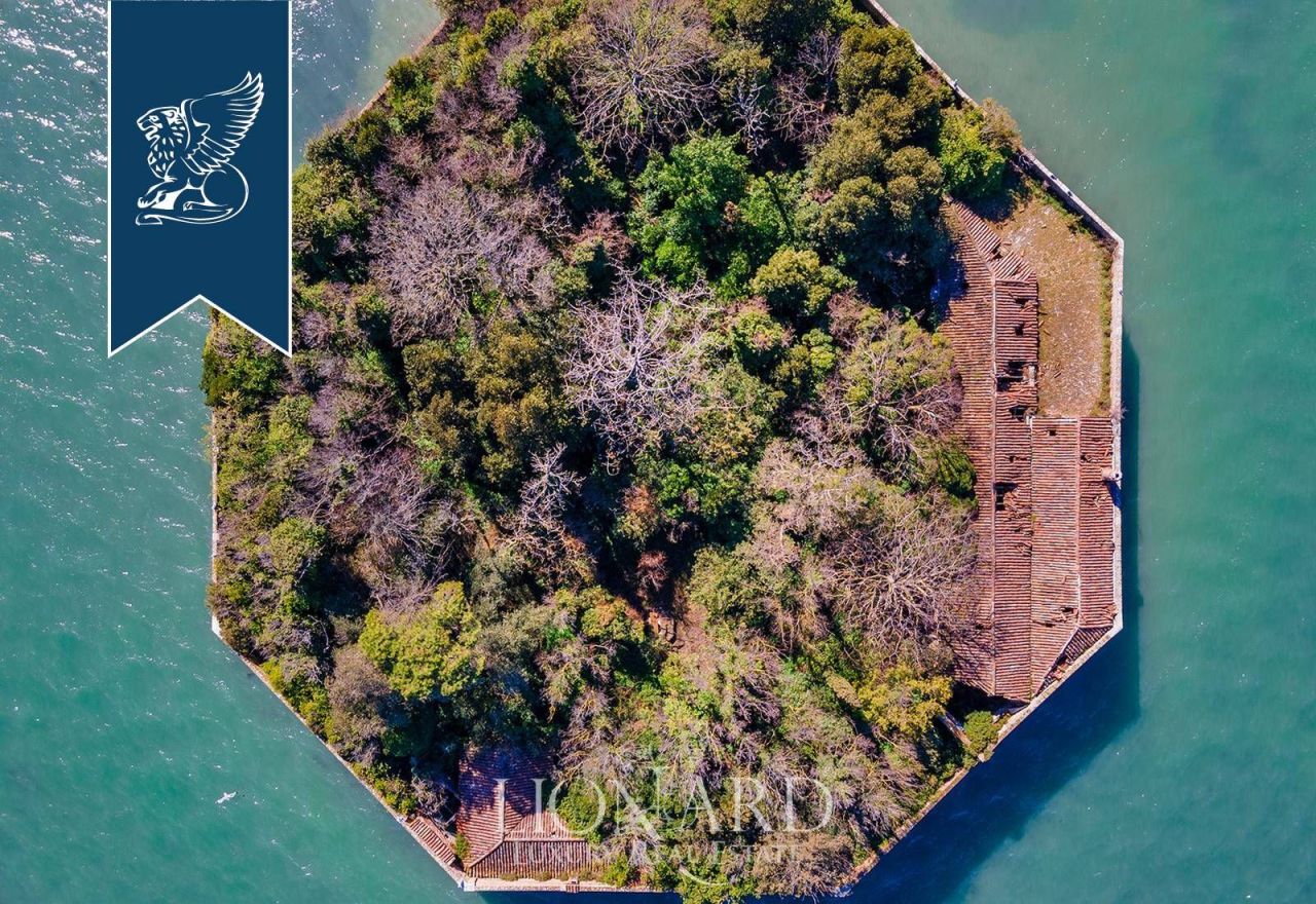 Вилла в Венеции, Италия, 2 400 м² - фото 12