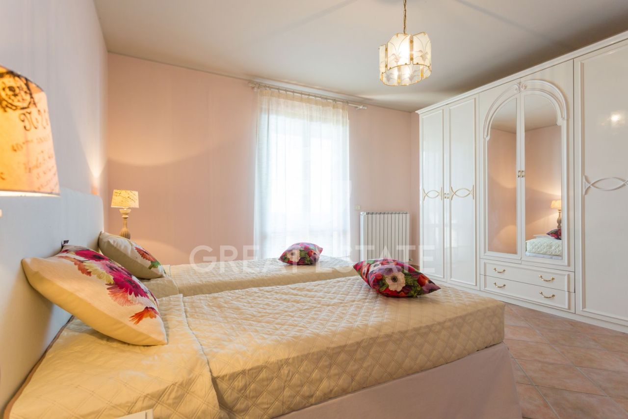 Дом в Пассиньяно-суль-Тразимено, Италия, 381.1 м² - фото 8