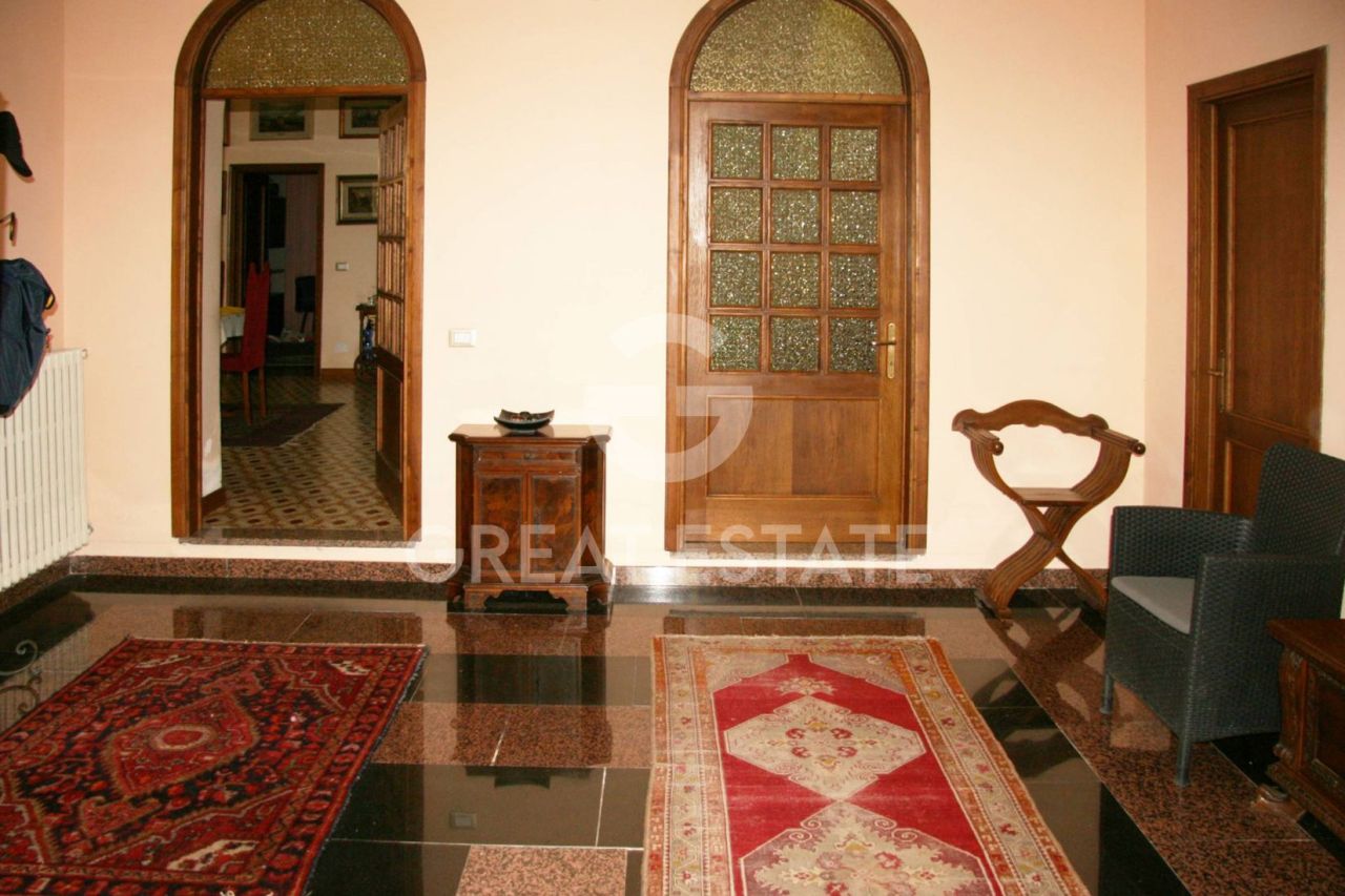 Вилла в Кьюси, Италия, 424.7 м² - фото 9