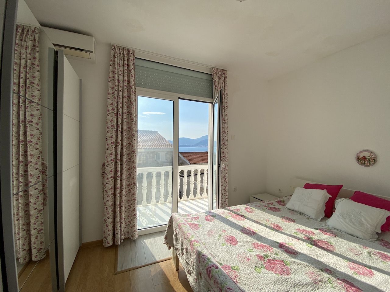 Квартира в Святом Стефане, Черногория, 59 м² - фото 1