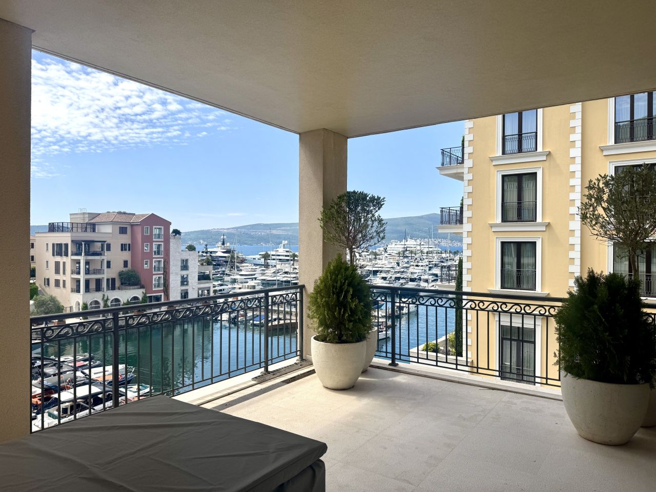 Квартира в Тивате, Черногория, 223 м² - фото 8