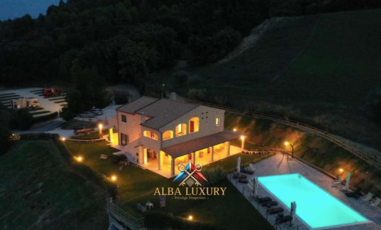 Вилла Via Santi, Италия, 400 м² - фото 1