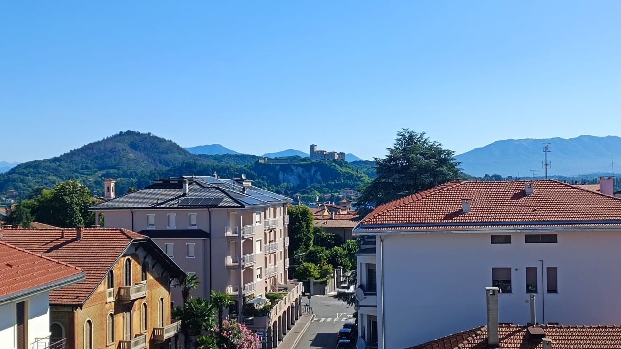 Апартаменты у озера Маджоре, Италия, 100 м² - фото 1