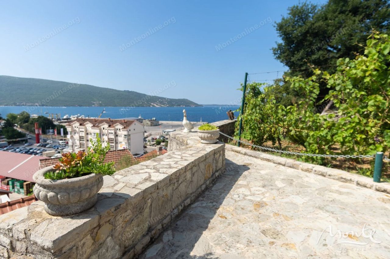 Дом в Херцег-Нови, Черногория, 64 м² - фото 1