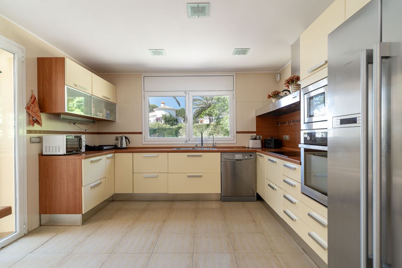 Вилла в Л'Амеллья-де-Мар, Испания, 354 м² - фото 2