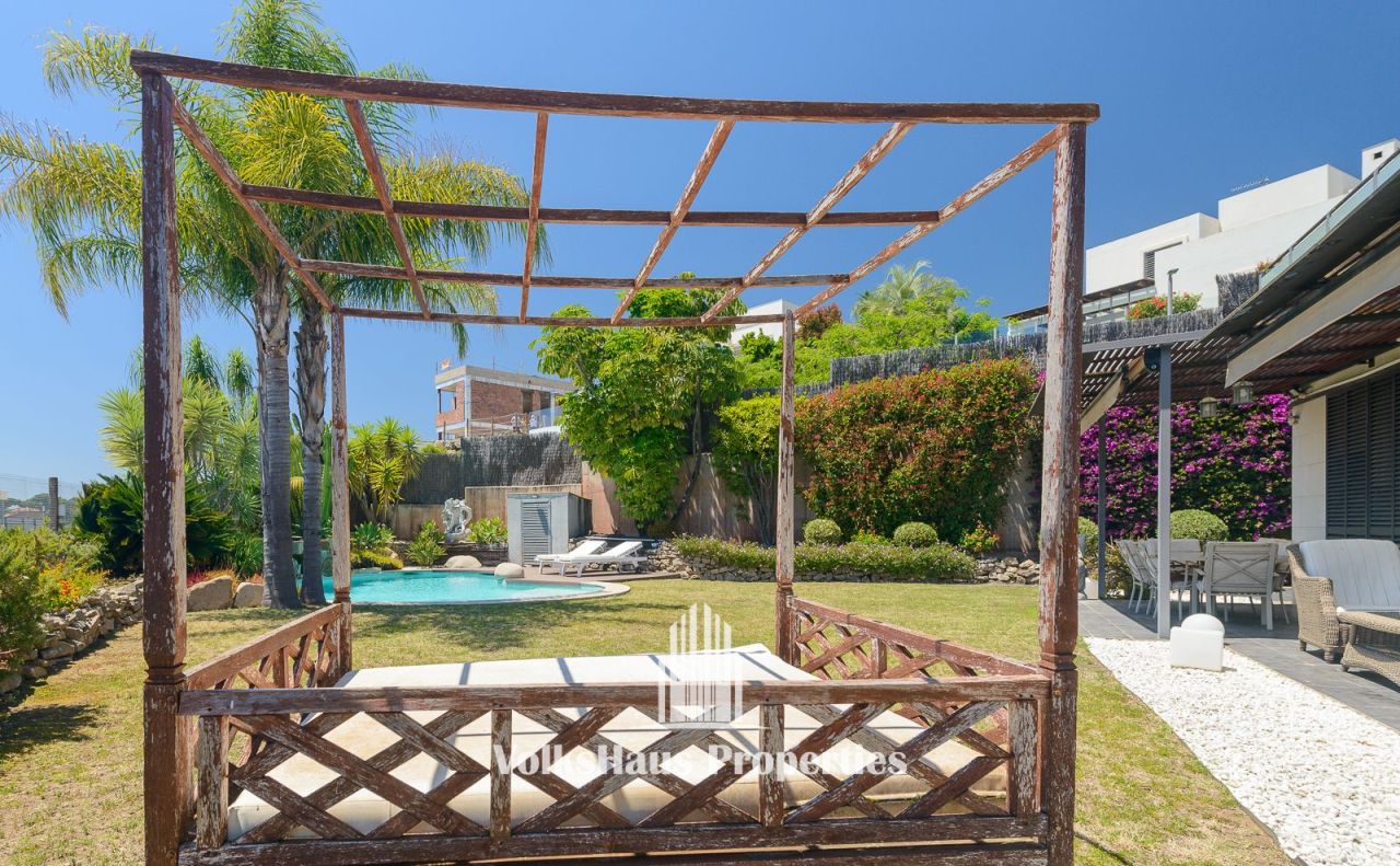 Дом в Сант-Андреу, Испания, 244 м² - фото 2