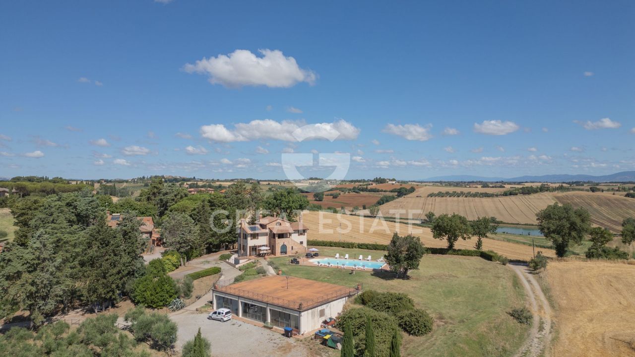 Дом в Кастильоне-дель-Лаго, Италия, 1 278.3 м² - фото 2