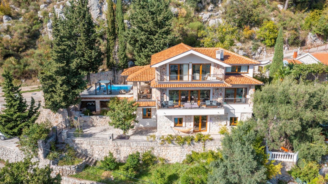 Вилла в Марковичах, Черногория, 280 м² - фото 1