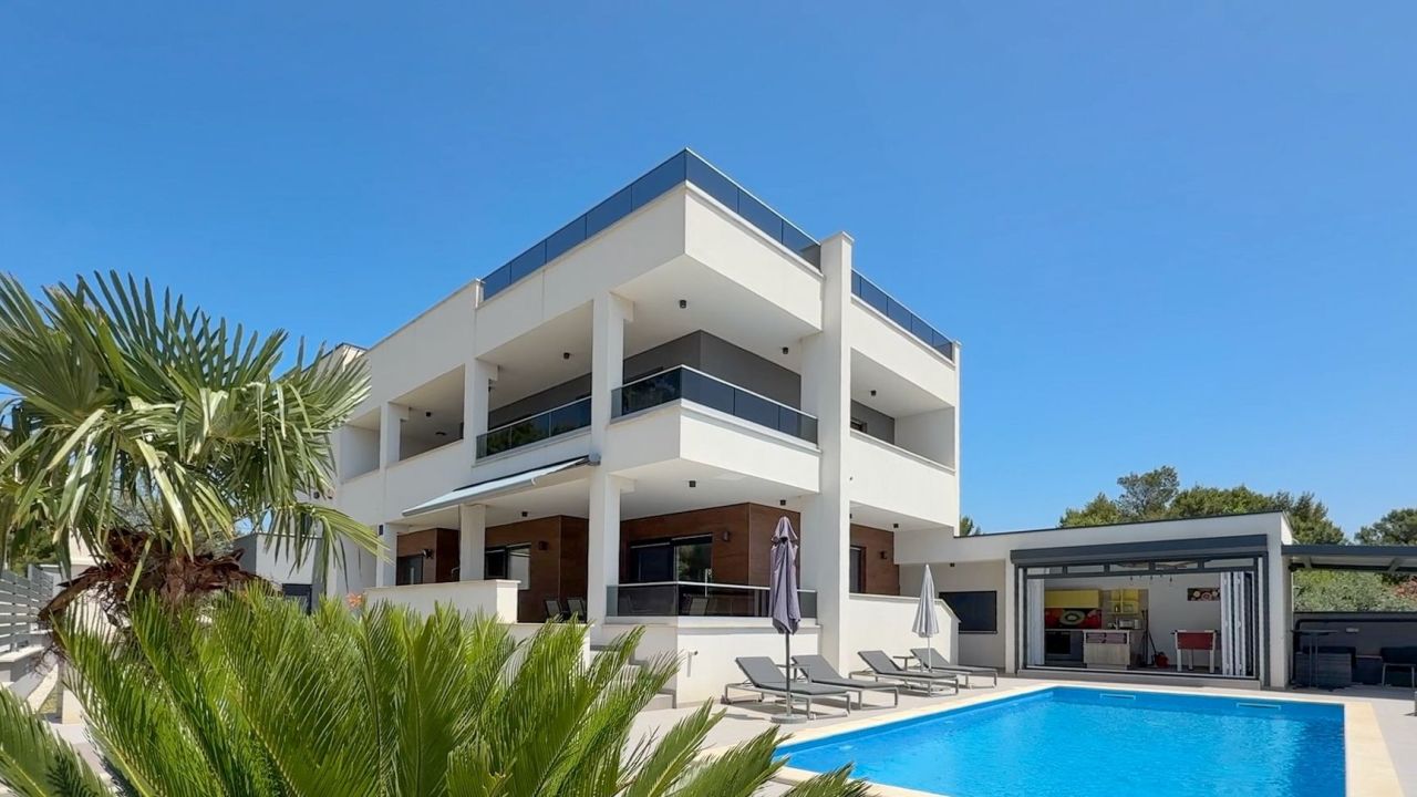 Вилла в Медулине, Хорватия, 300 м² - фото 1