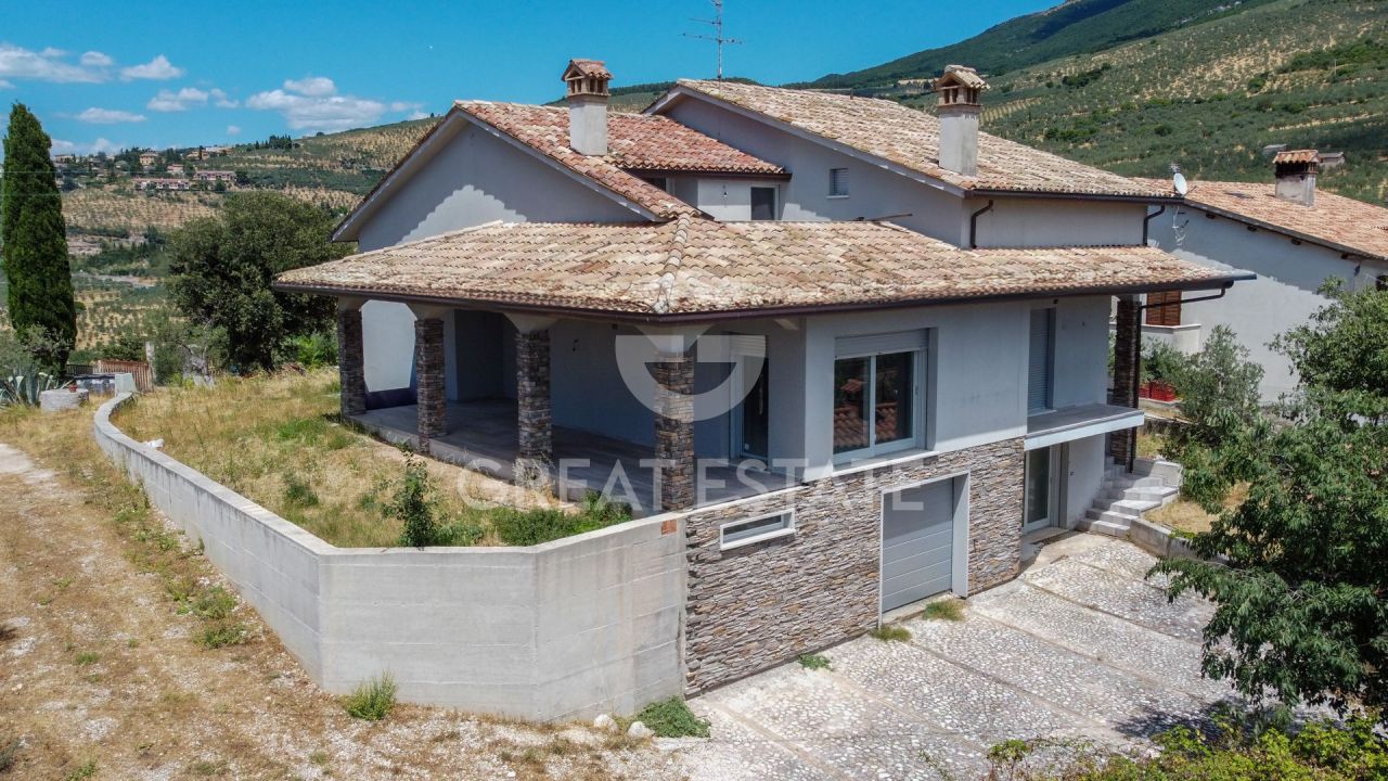 Вилла в Треви, Италия, 347.7 м² - фото 1