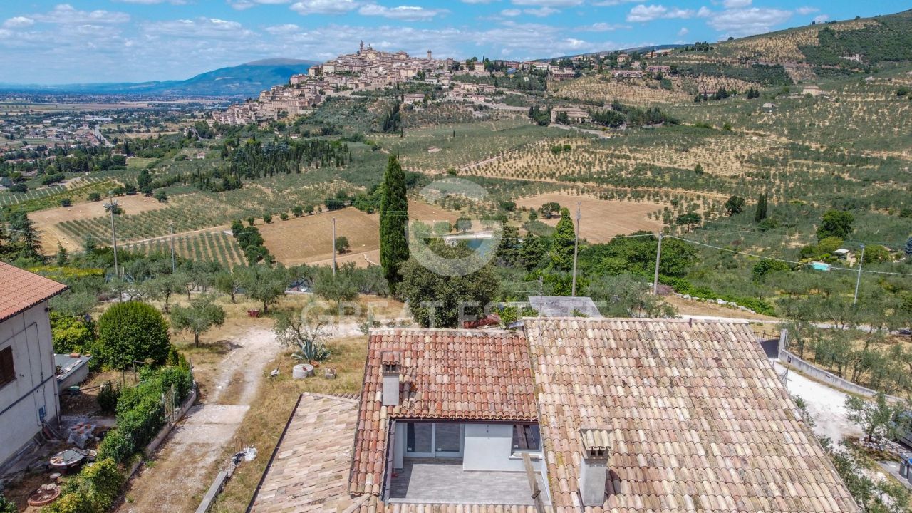 Вилла в Треви, Италия, 347.7 м² - фото 2