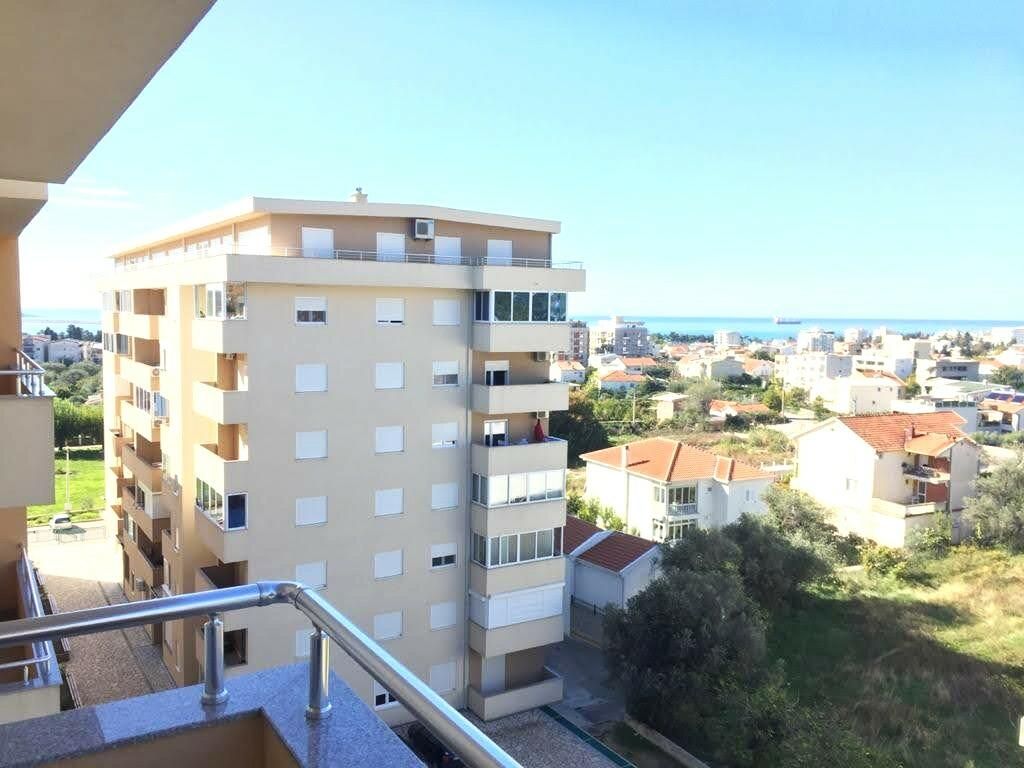 Квартира в Баре, Черногория, 40 м² - фото 1
