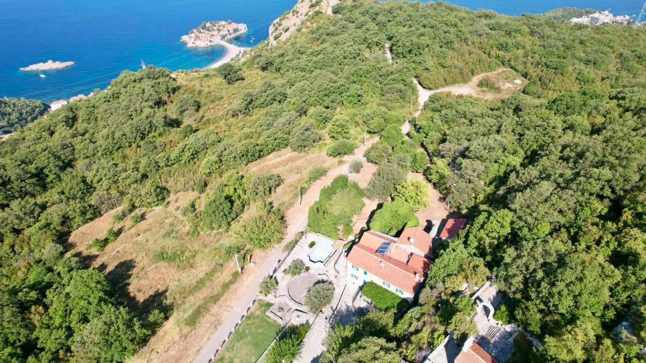 Земля в Близикуче, Черногория, 7 000 м² - фото 1