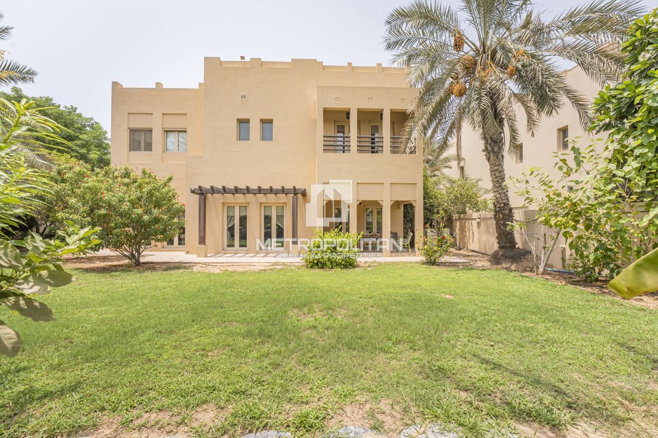 Вилла в Дубае, ОАЭ, 827 м² - фото 1