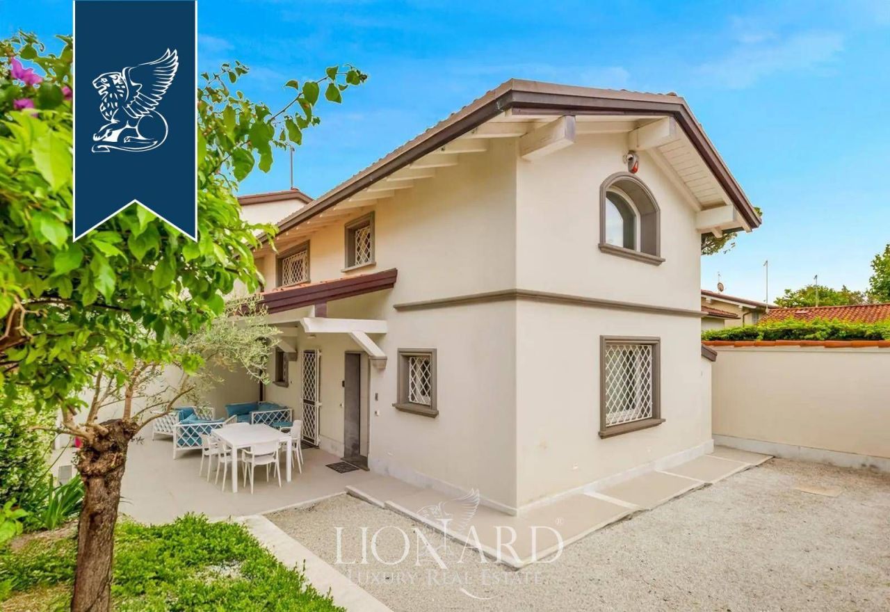 Вилла в Форте деи Марми, Италия, 130 м² - фото 1
