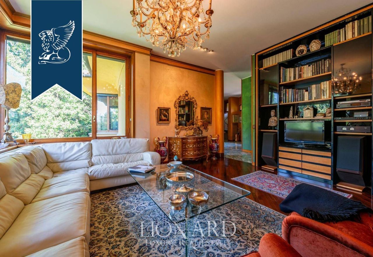 Вилла в Карате-Брианце, Италия, 800 м² - фото 14