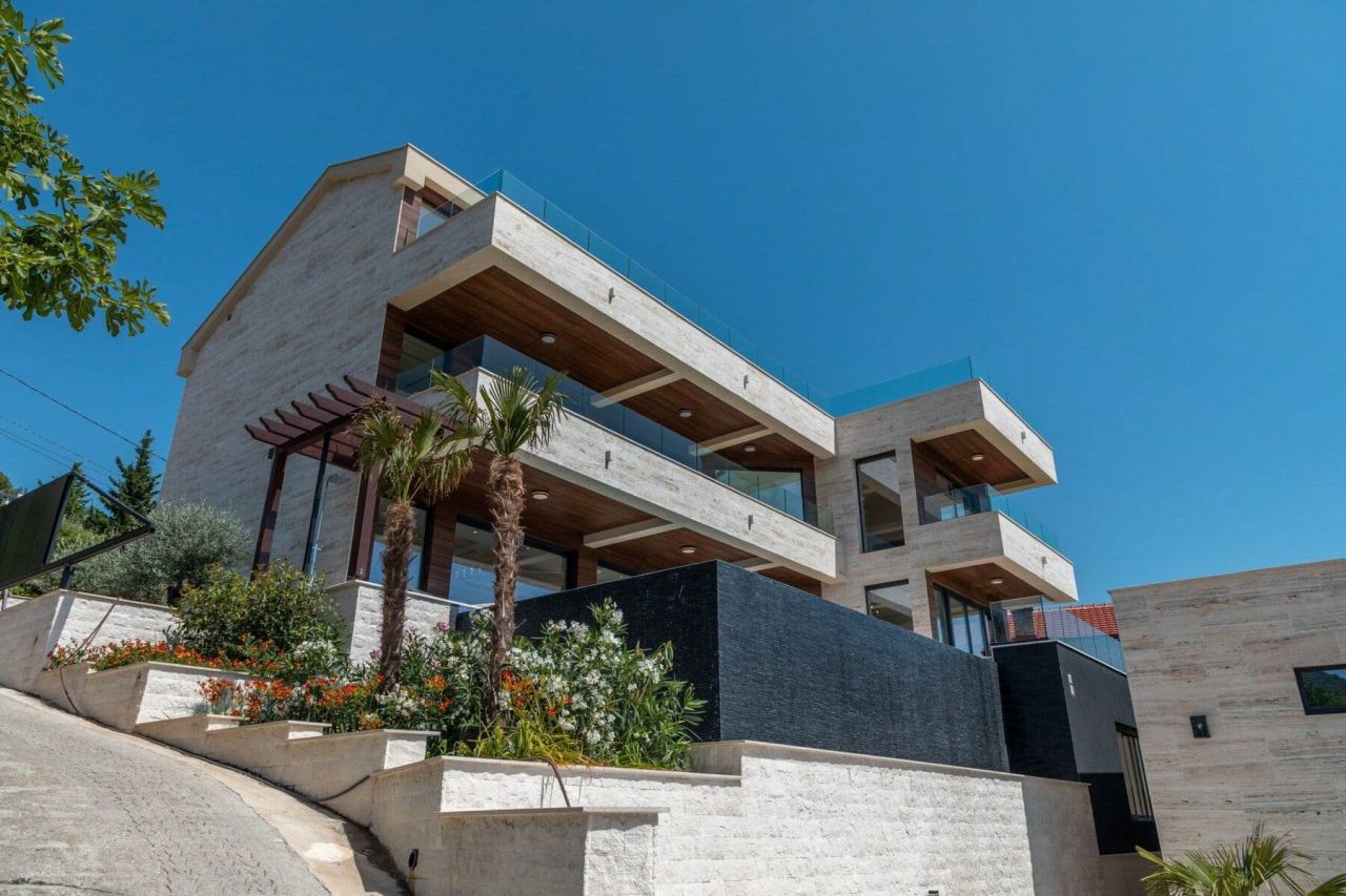 Вилла в Тивате, Черногория, 351 м² - фото 2