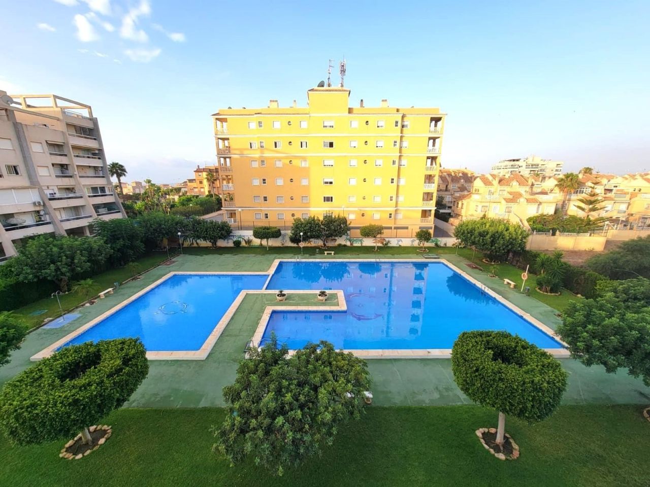 Квартира в Торревьехе, Испания, 65 м² - фото 1