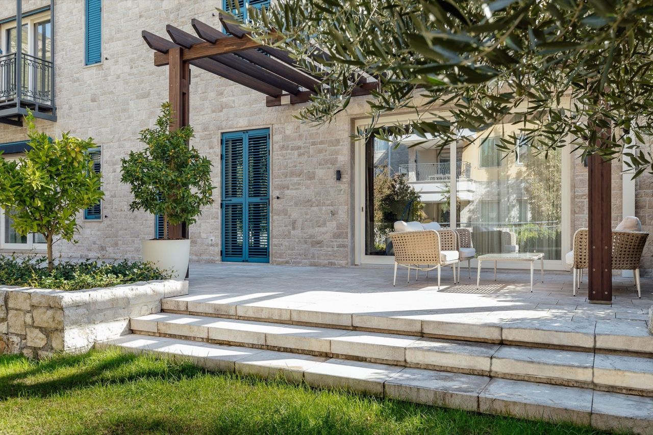 Квартира в Херцег-Нови, Черногория, 129 м² - фото 8