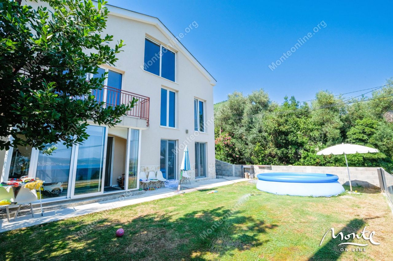 Дом в Херцег-Нови, Черногория, 270 м² - фото 1