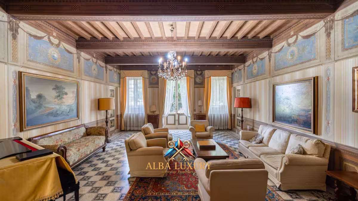 Вилла в Лукке, Италия, 800 м² - фото 1