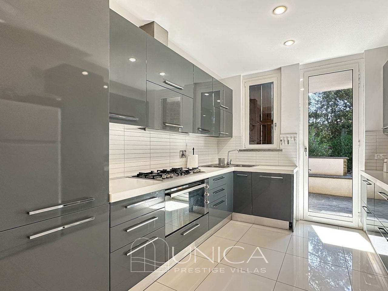 Вилла в Роккамаре, Италия, 280 м² - фото 10