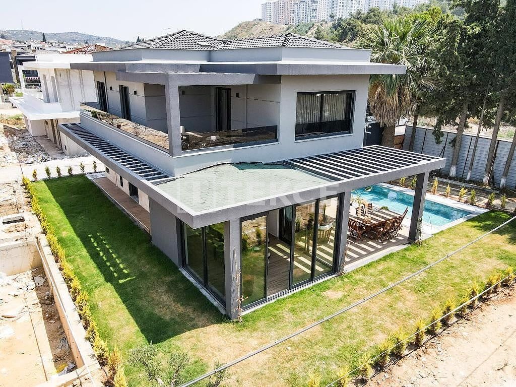 Вилла в Кушадасы, Турция, 337 м² - фото 1